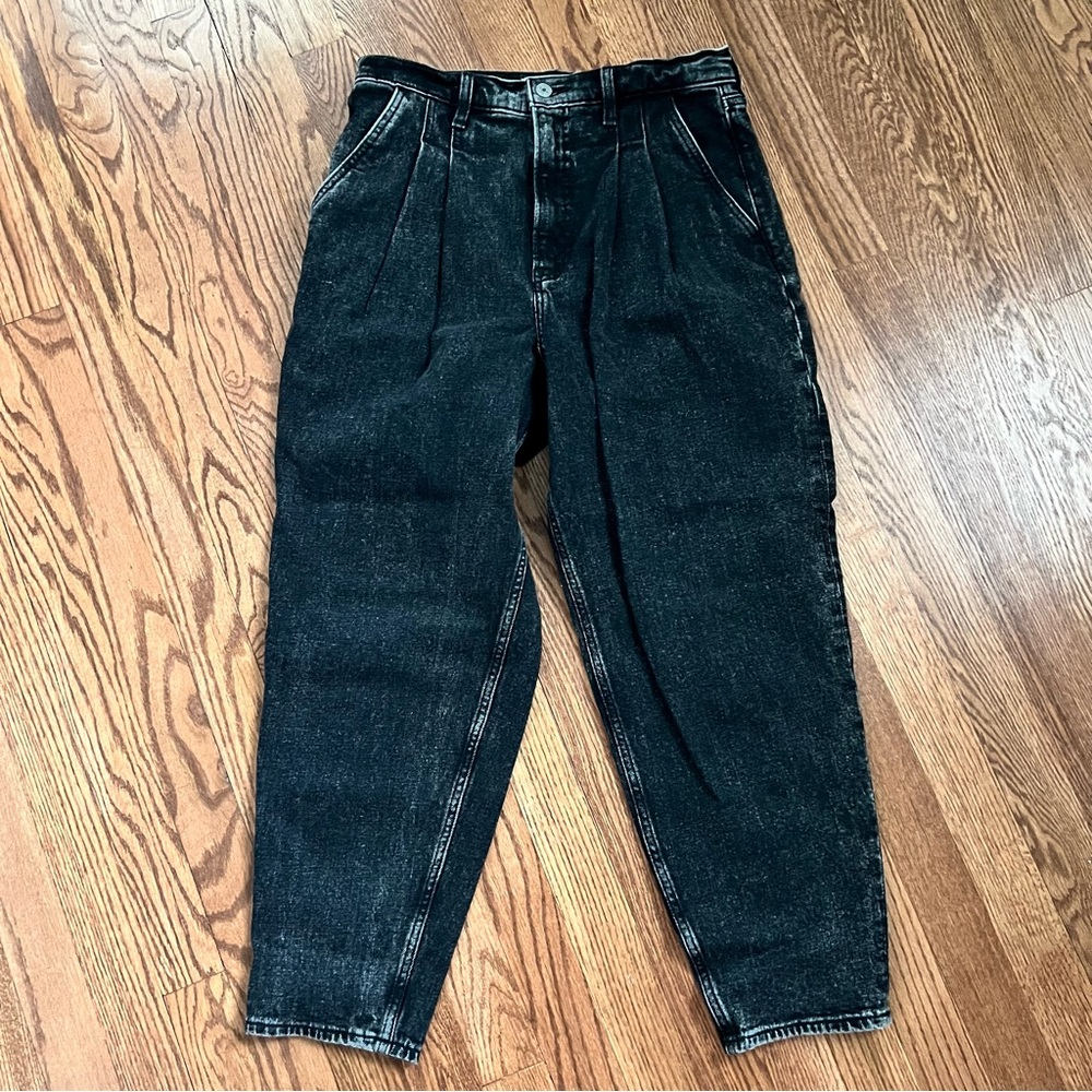Abercrombie & Fitch Curve Love 80’s Ultra High Rise Mom Jean